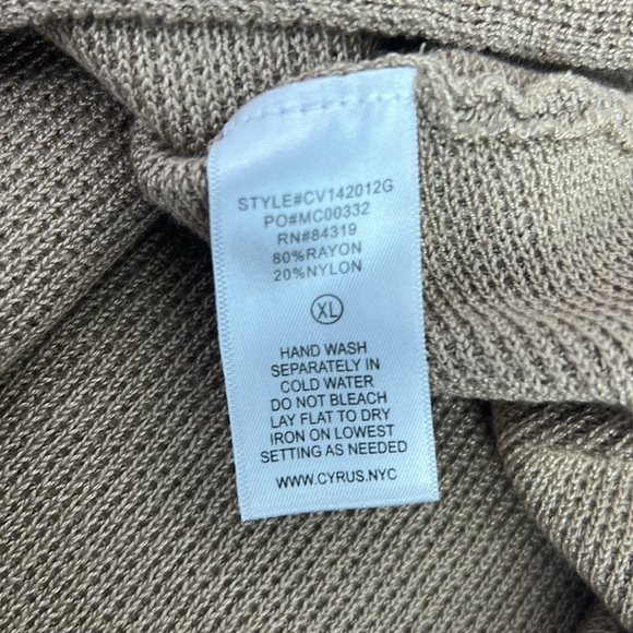 Cyrus bat-winged lightweight sweater - Picture 9 of 11